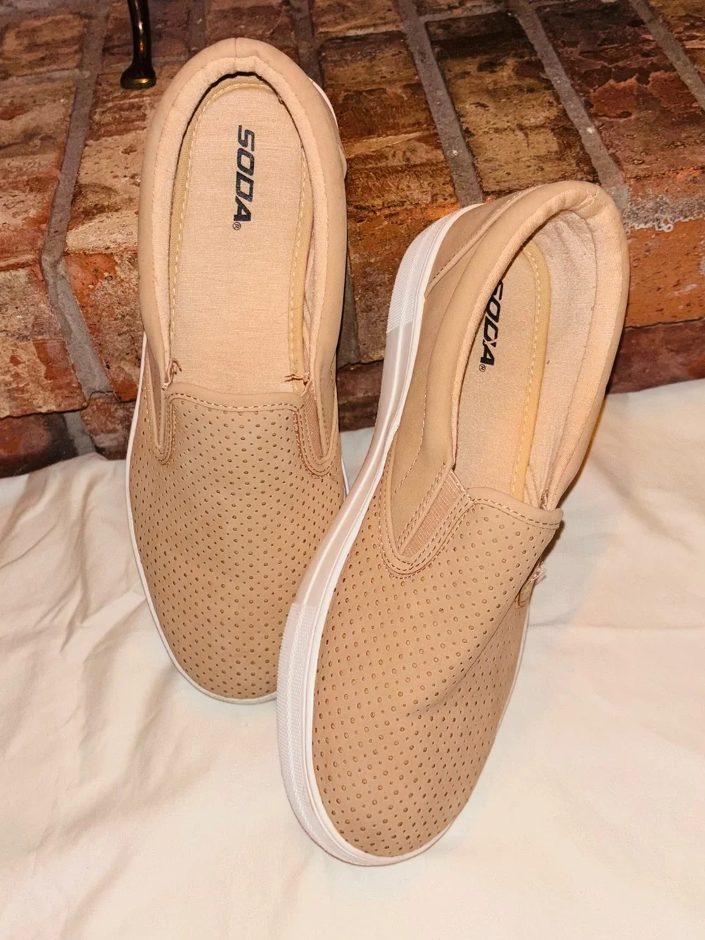 Soda Casual Closed Toe Slip-On Vented Mesh Sneaker Shoes Size 11